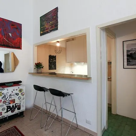 La Casa Di Irene - Bright In The Navigli Area Апартаменты *